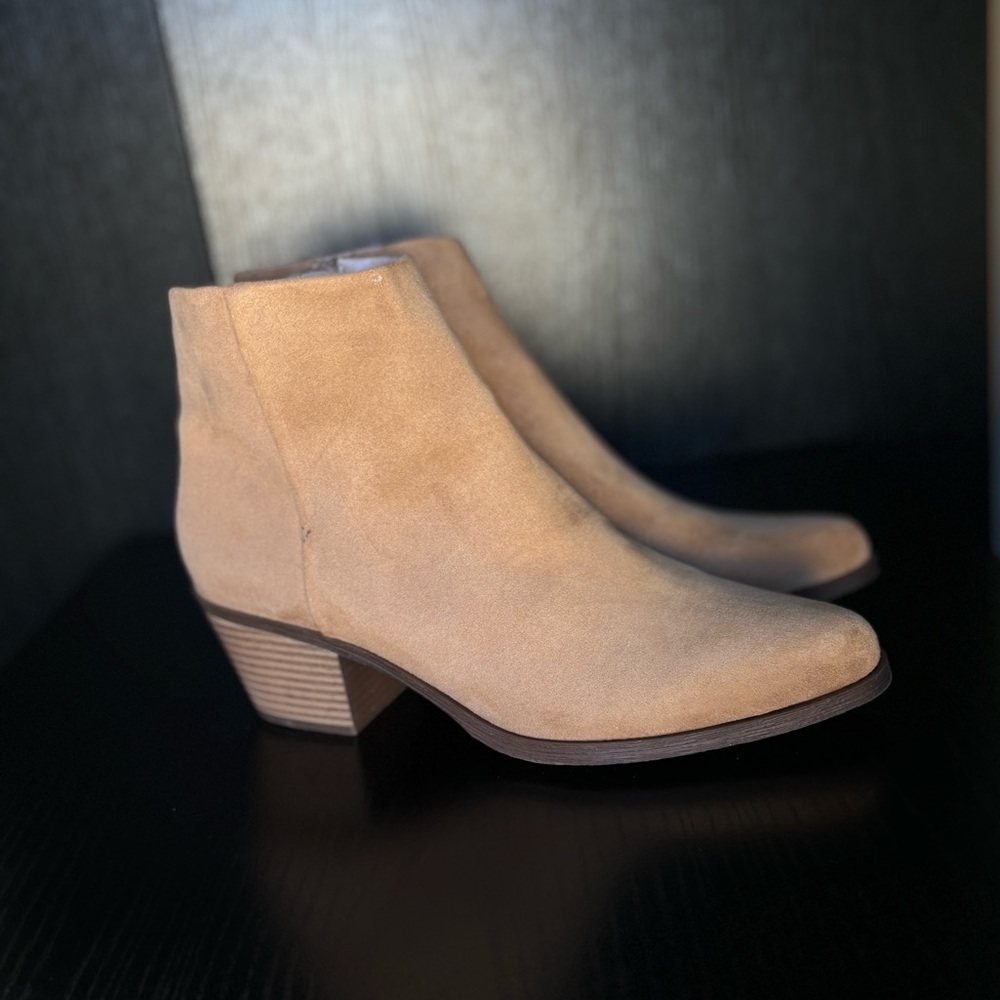 Women Beige Boots BP
